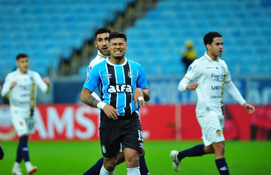 Gr&ecirc;mio &eacute; o segundo colocado do grupo com 9 pontos