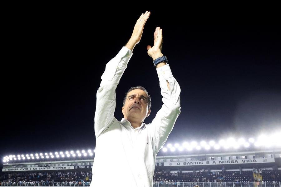 Renato Paiva critica a estrutura do futebol brasileiro