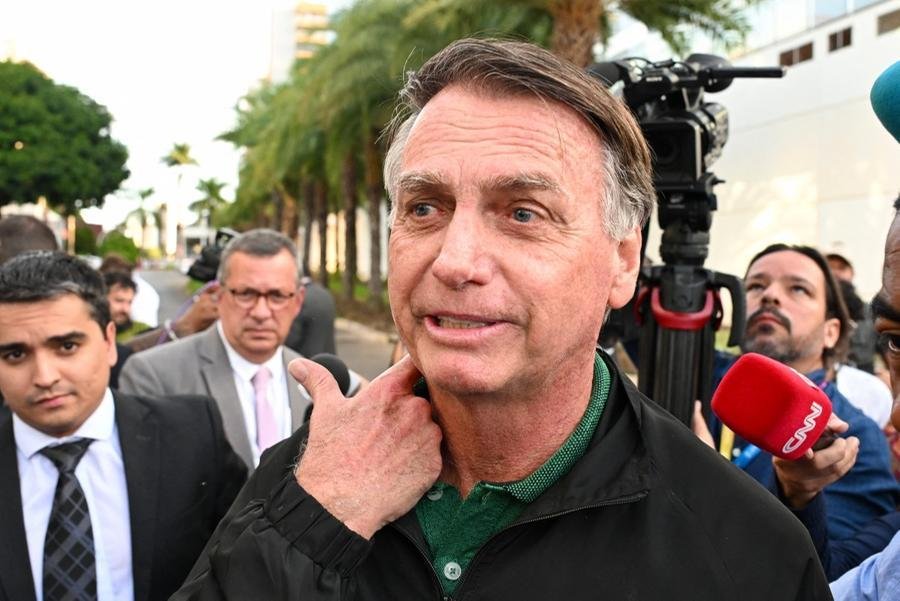 Bolsonaro negou ter falado sobre san&ccedil;&otilde;es a ministros do STF com Eduardo