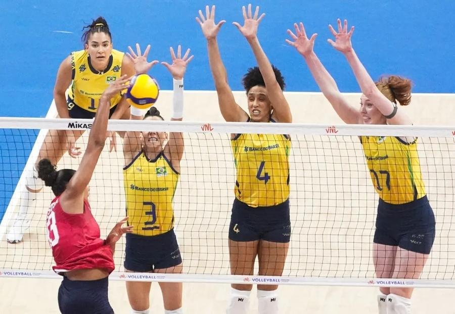 Sele&ccedil;&atilde;o Brasileira de Z&eacute; Roberto Guimar&atilde;es domina Estados Unidos e vence por 3 sets a 0