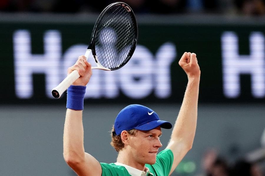 Jannik Sinner bateu Djokovic em semifinal equilibrada
