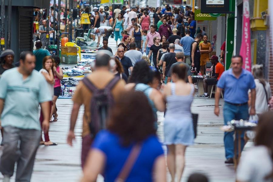 Lojas de rua seguem como as preferidas para comprar os presentes, representando 57,5% das respostas