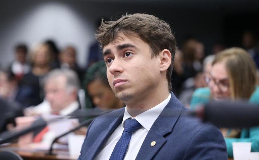 Em 2023, Nikolas j&aacute; havia sido condenado a pagar a mesma quantia para a deputada