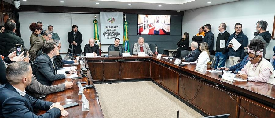 Caio Tomazeli durante reuni&atilde;o da Comiss&atilde;o de Servi&ccedil;os P&uacute;blicos