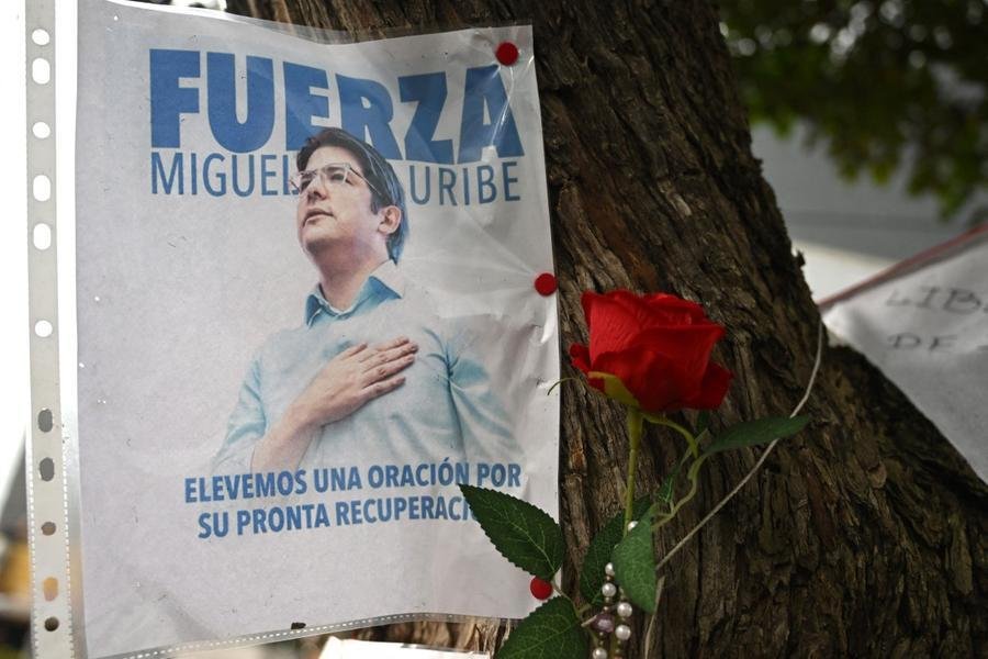 Pol&iacute;cia captura suspeita de ataque contra Miguel Uribe