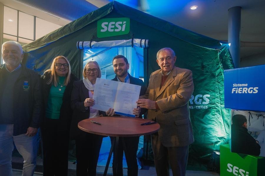 Assinatura do protocolo de inten&ccedil;&otilde;es contou com a presen&ccedil;a do presidente do Sistema FIERGS, Claudio Bier, do vice-governador do Rio Grande do Sul, Gabriel Souza e ecret&aacute;ria estadual da Sa&uacute;de, Arita Bergmann