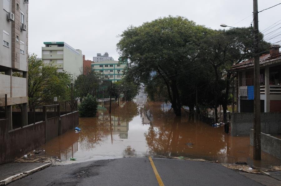 RS tem 86 munic&iacute;pios atingidos pela chuva