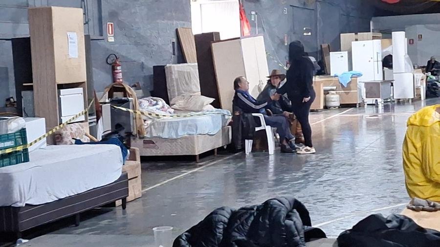 O transporte das pessoas e seus pertences come&ccedil;ou no in&iacute;cio da madrugada desta quinta-feira