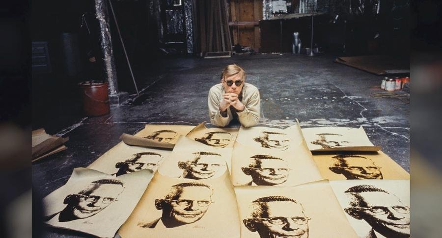 *Andy Warhol &ndash; Um Sonho Americano*, do eslovaco L&rsquo;ubom&iacute;r J&aacute;n Slivka, revela um artista que o mundo ainda n&atilde;o conhecia.