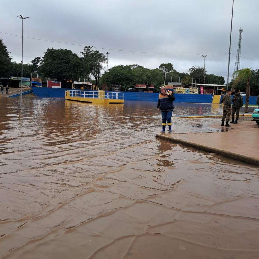 A tend&ecirc;ncia &eacute; de alta at&eacute; a pr&oacute;xima madrugada, quando deve estabilizar, caso n&atilde;o chova nos locais onde a &aacute;gua des&aacute;gua no rio Uruguai