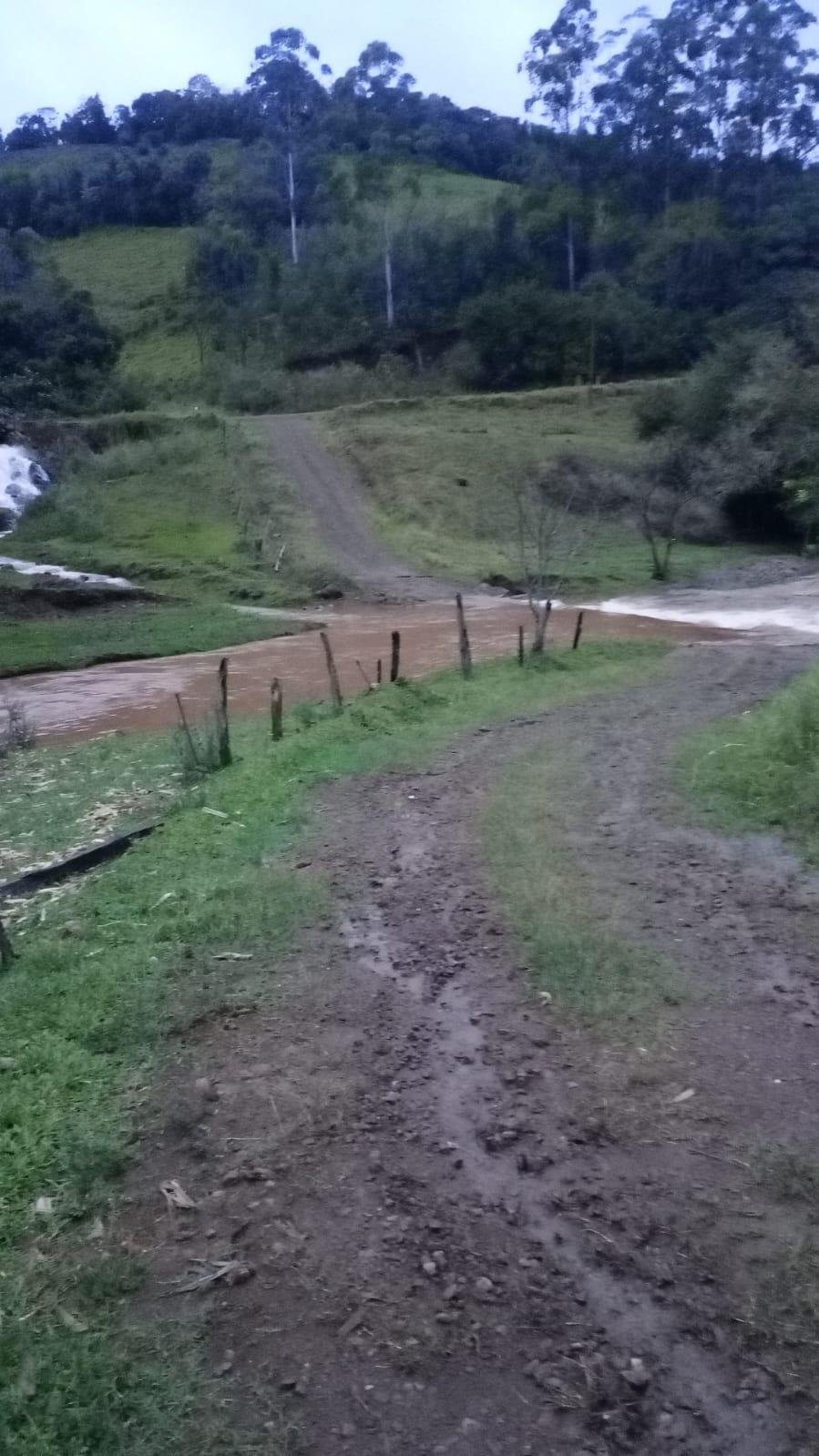 A intensidade da chuva deixou pontes destru&iacute;das em S&atilde;o Valentim