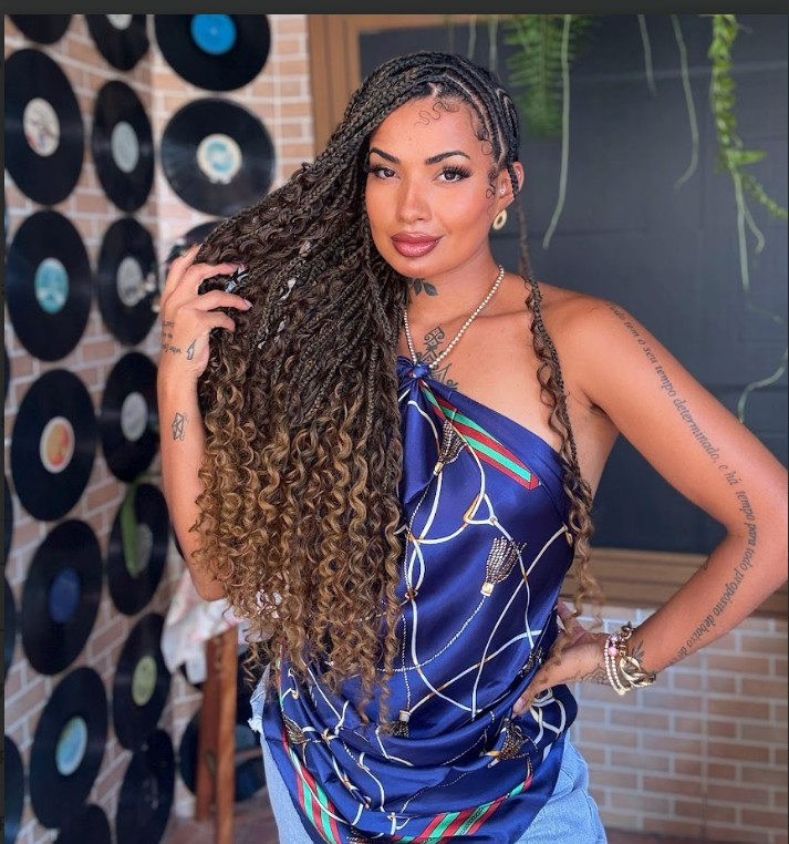 Nanda Bradis j&aacute; tran&ccedil;ou os cabelos de celebridades