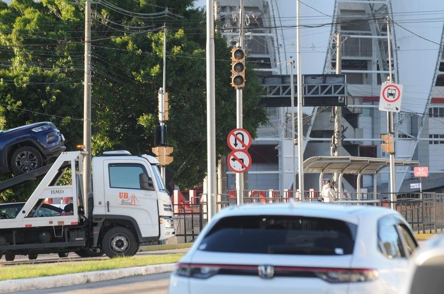 Sinaleiras da rua Fernand&atilde;o ficaram fora de opera&ccedil;&atilde;o, gerando perigo no tr&acirc;nsito