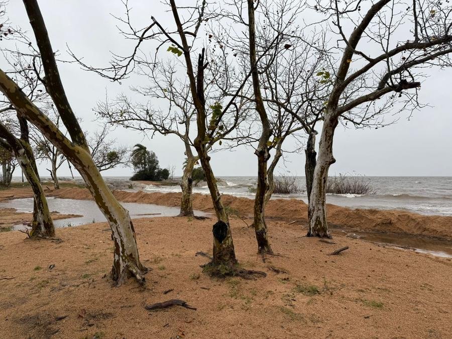 Na praia das Nereidas, em S&atilde;o Louren&ccedil;o do Sul mesmo com a conten&ccedil;&atilde;o h&aacute; alagamentos