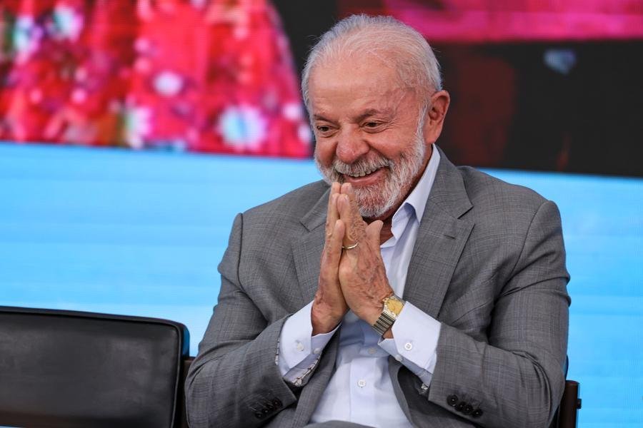 Lula: "Emprego d&aacute; uma coisa chamada estabilidade emocional ao ser humano"