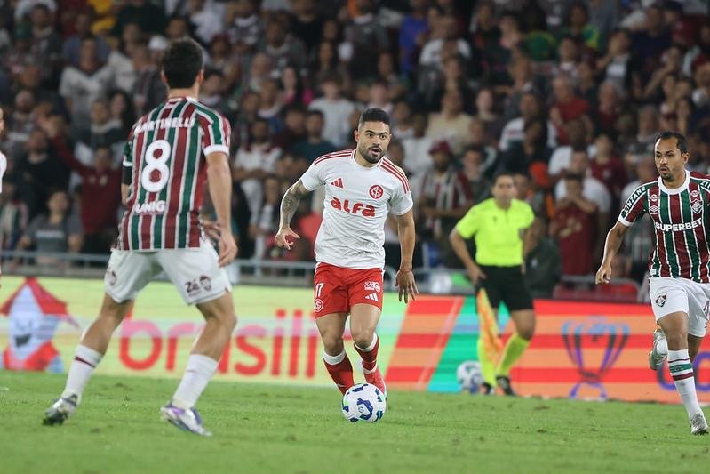 Tabata n&atilde;o teve boa atua&ccedil;&atilde;o no duelo contra o Fluminense