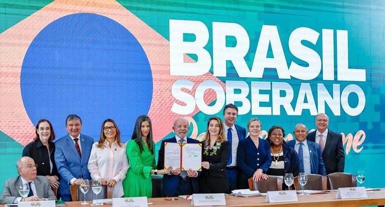Com a assinatura do Decreto 12.574/2025, o presidente da Rep&uacute;blica, Luiz In&aacute;cio Lula da Silva, instituiu a PNIPI