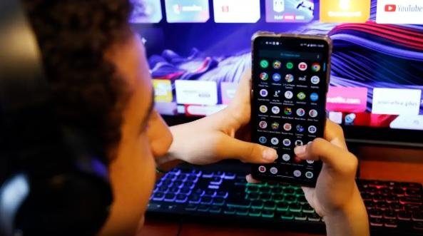 Especialistas alertam que crian&ccedil;as n&atilde;o podem ser "produto" das redes
