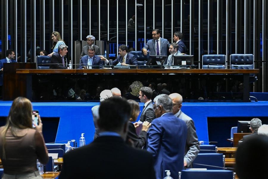Senado aprova texto contra adultiza&ccedil;&atilde;o