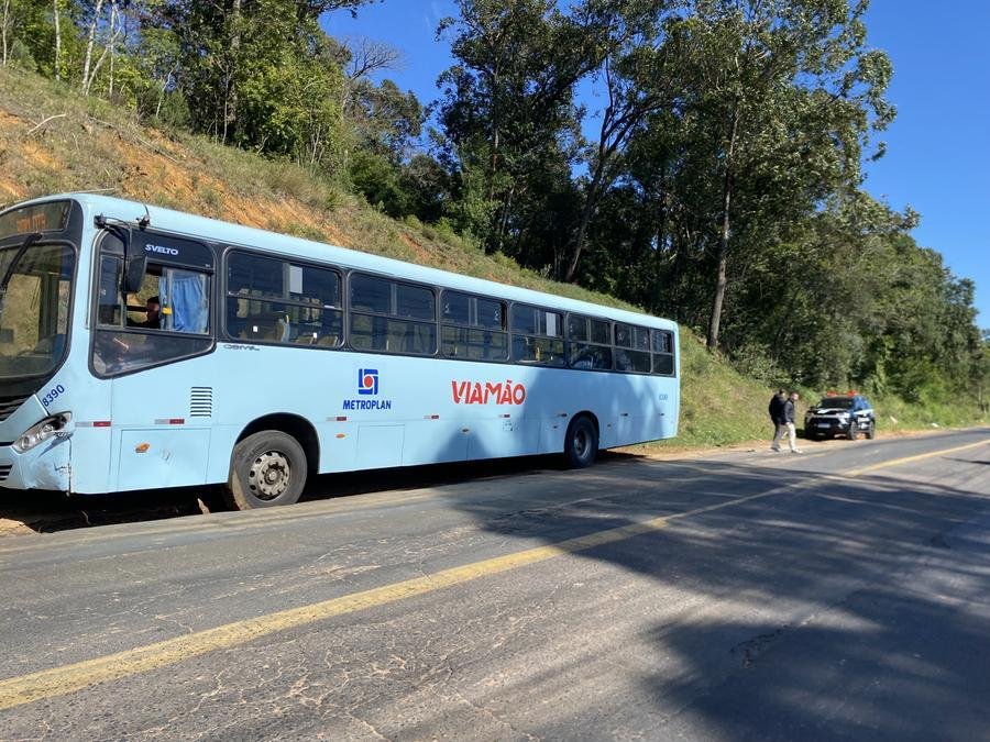 Homem morre em acidente com &ocirc;nibus, carro e tr&ecirc;s motos na zona Norte de Porto Alegre