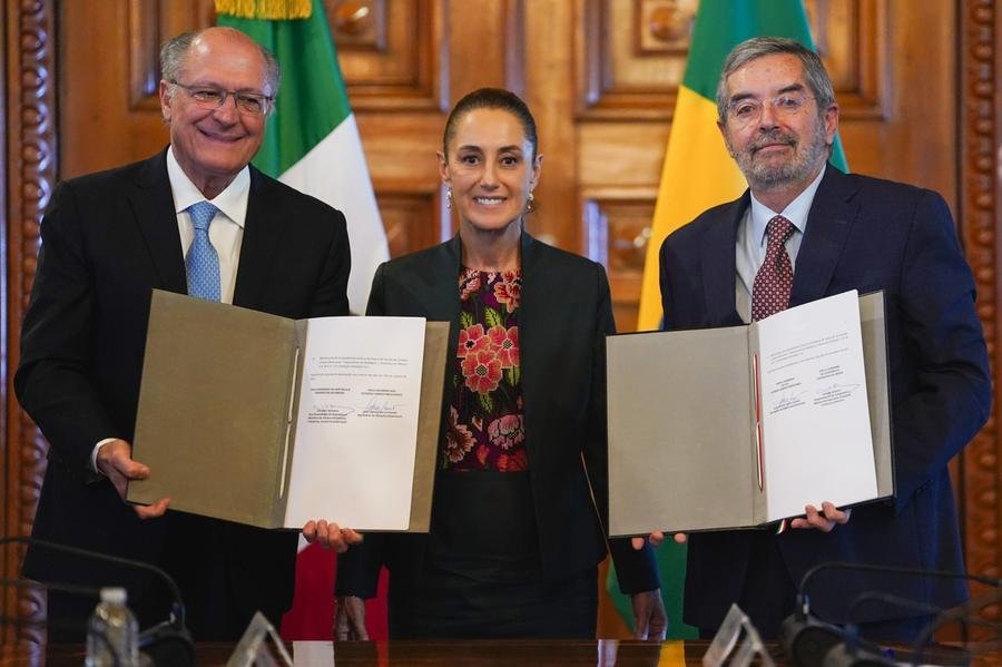 Alckmin apresenta acordos com presidente do M&eacute;xico