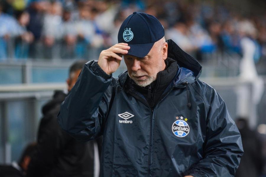 Mano tenta reorganizar time para afastar do Z4