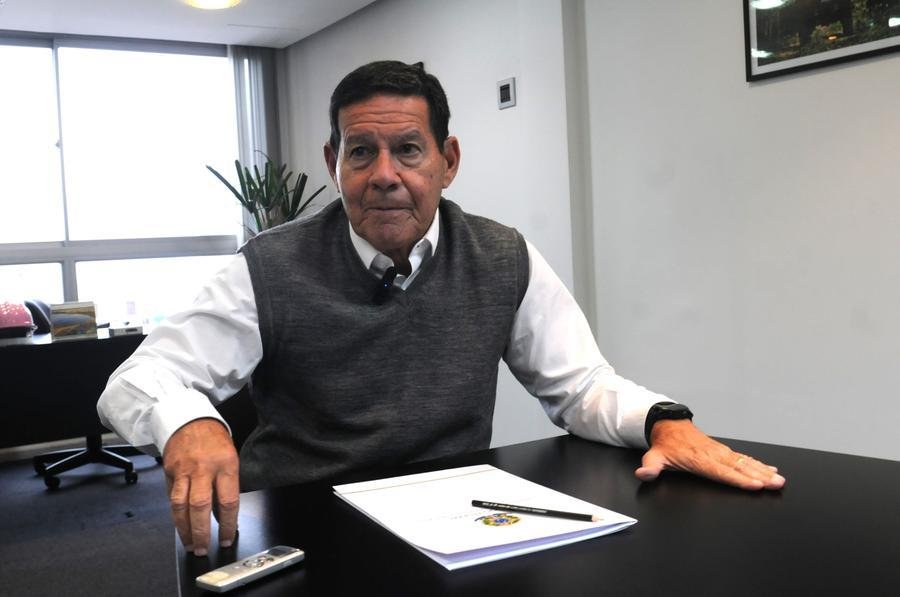 &ldquo;Acho que muito simples &eacute; aprovar para a turma do 8 de Janeiro&rdquo;, declarou o general