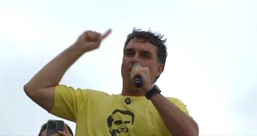 O senador ainda fez ataques a Moraes, dizendo que o ministro tem 'tra&ccedil;os de psicopatia'