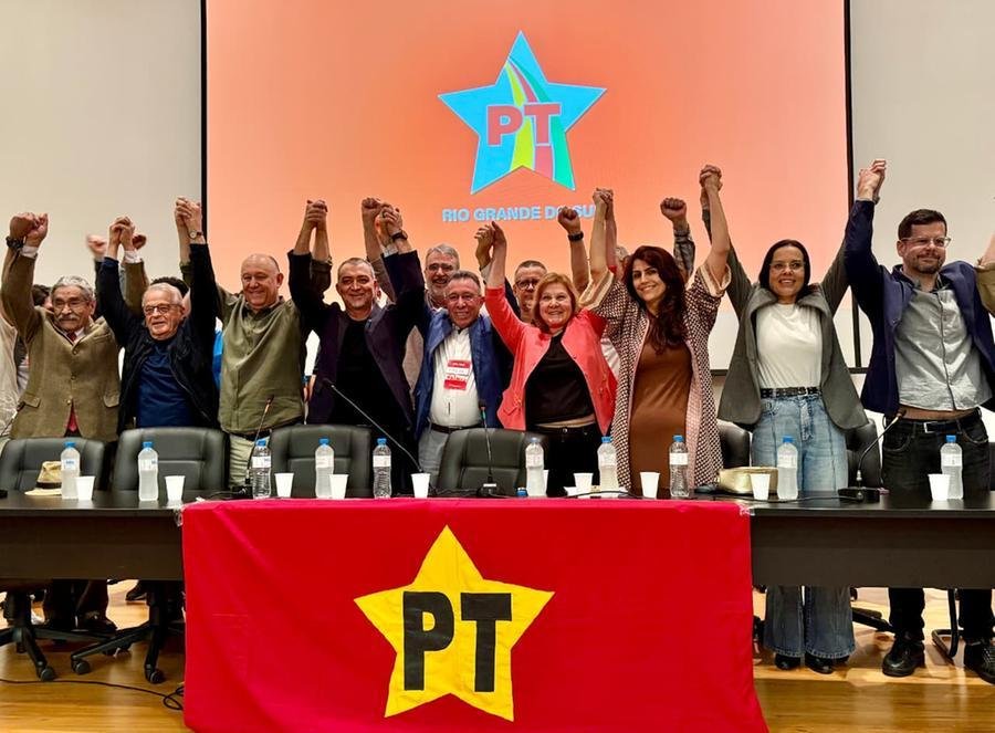Lideran&ccedil;as do PT, PDT e PSB em posse da executiva petista