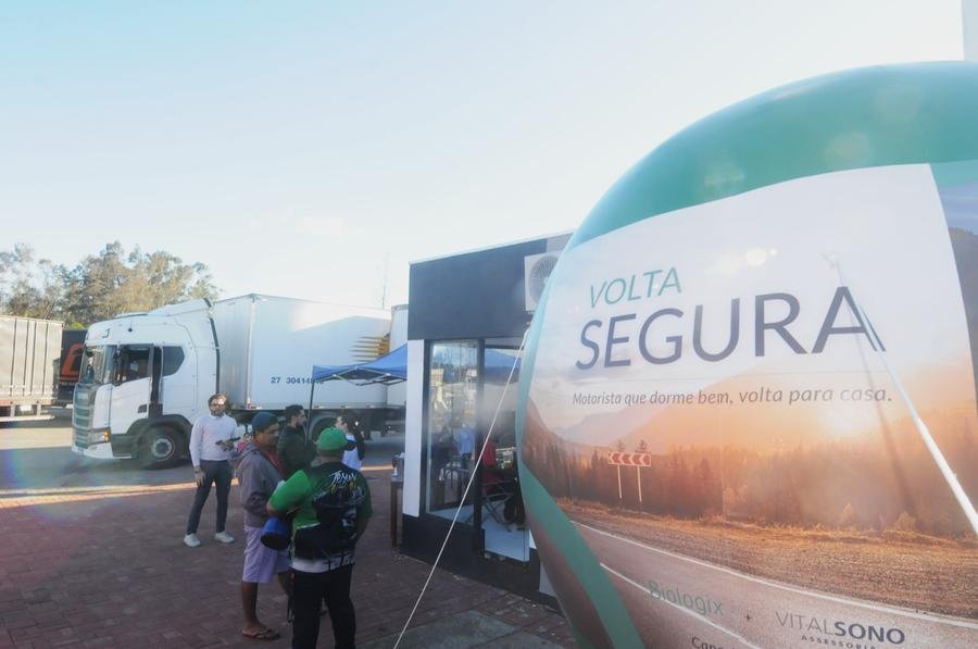Caminhoneiros foram convidados a passar por triagens e realizar exames gratuitos de apneia do sono