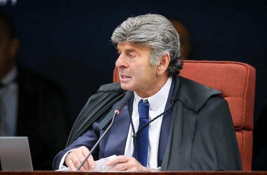 Fux tamb&eacute;m reconheceu a ocorr&ecirc;ncia de cerceamento de defesa pelo que chamou de 'tsunami' de dados