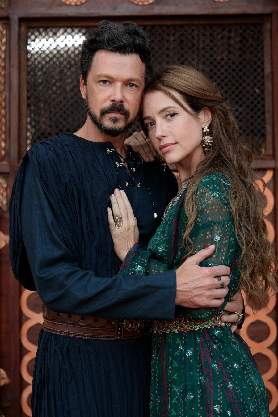 Os atores Guilherme Berenguer e Juliana Didone vivem os protagonistas, J&oacute; e Raquel