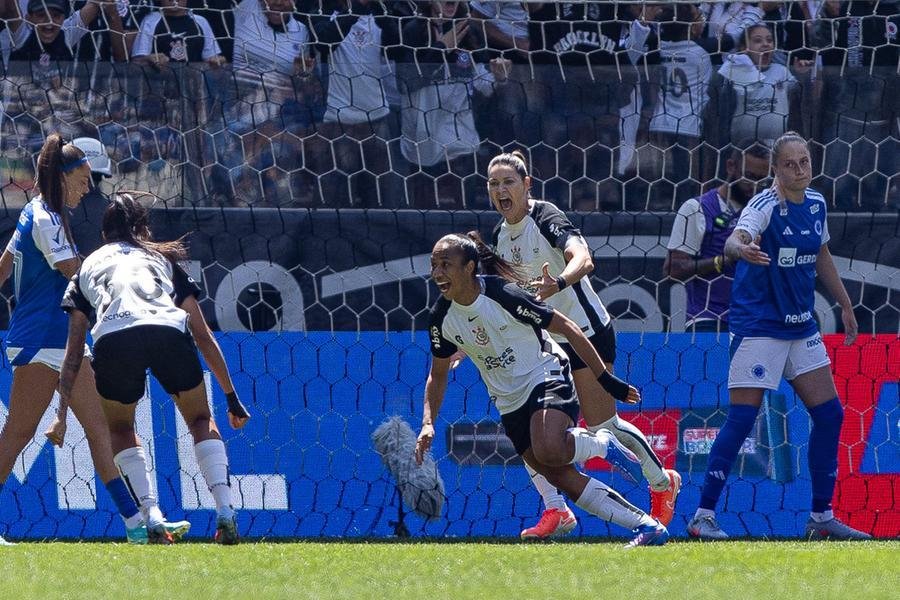 Gol do t&iacute;tulo foi marcado pela&nbsp;lateral Tha&iacute;s Ferreira