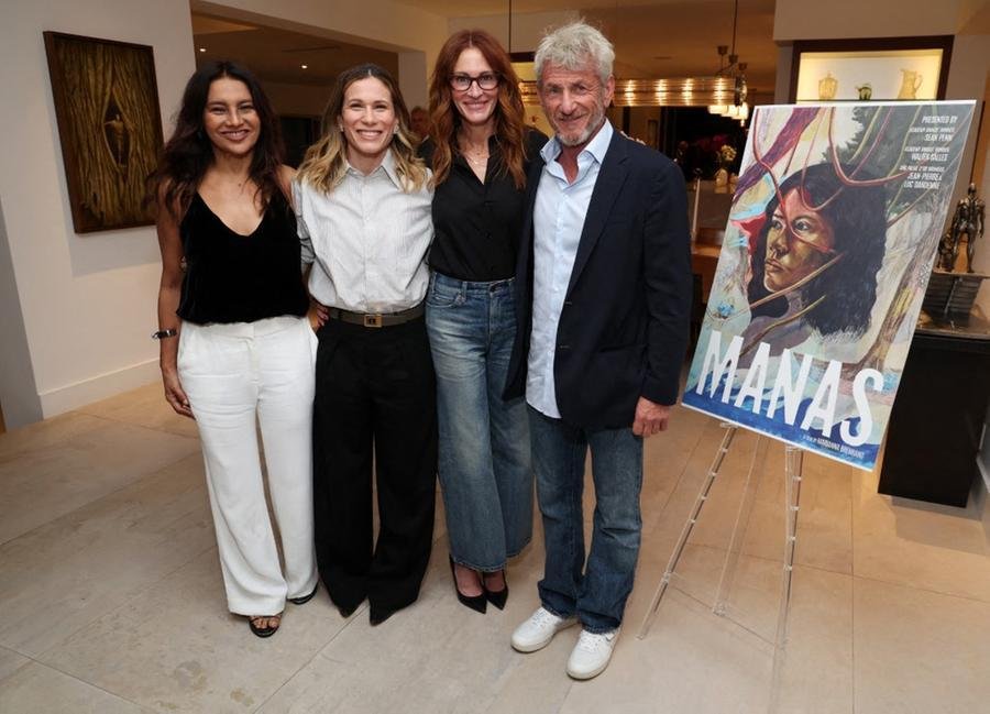 Sean Penn e Julia Roberts promoveram uma exibi&ccedil;&atilde;o especial do filme em Los Angeles (EUA), na Ross House