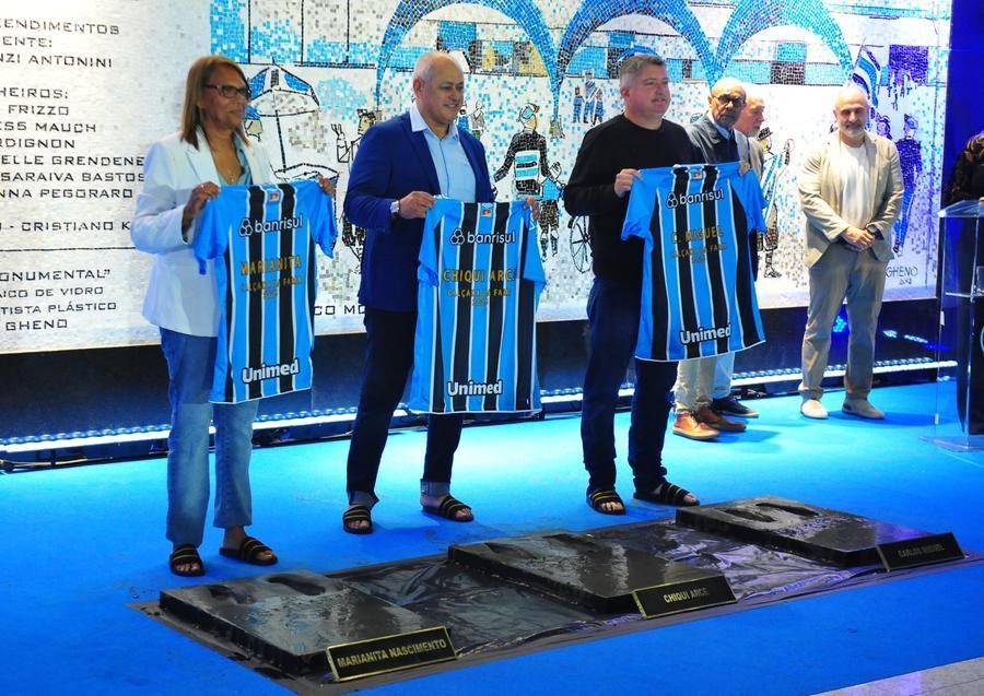 Marianita, Arce e Carlos Miguel receberam as homenagens na Arena