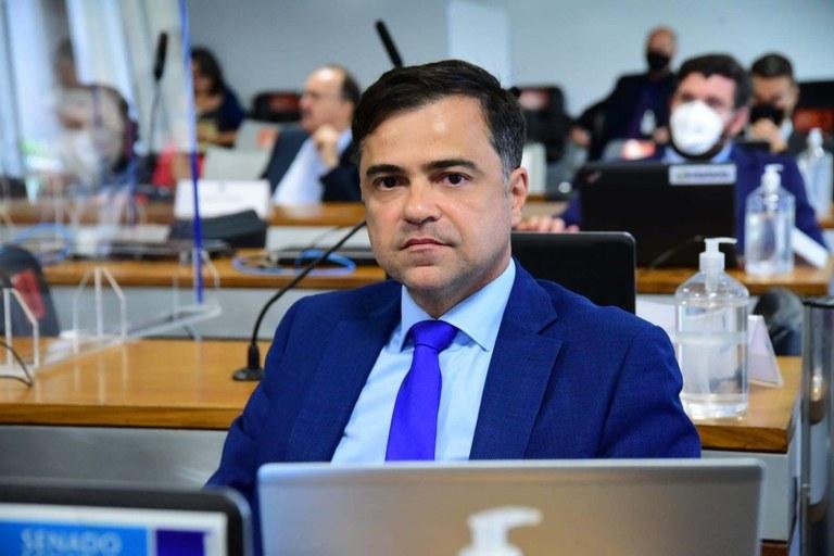 Sandoval Feitosa, declarou nesta ter&ccedil;a-feira, 16, que est&aacute; "confiante no empenho" do Congresso Nacional e do governo para aprova&ccedil;&atilde;o da Medida Provis&oacute;ria (MP) da tarifa social
