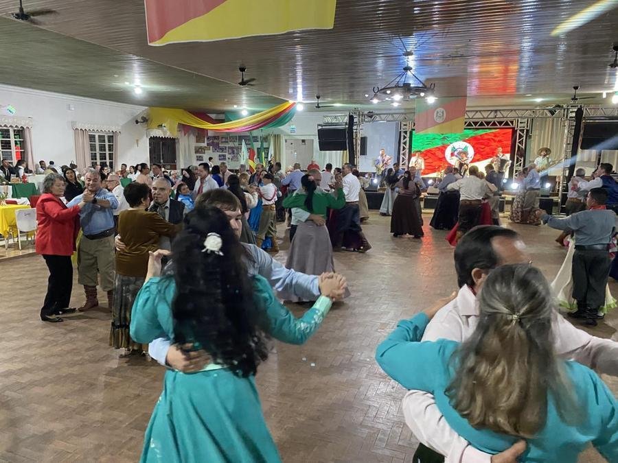 Semana Farroupilha de S&atilde;o Borja, a Capital do Fandango, terminar&aacute; no s&aacute;bado com o tradicional Desfile Farroupilha, mas as atra&ccedil;&otilde;es art&iacute;sticas terminam na sexta-feira