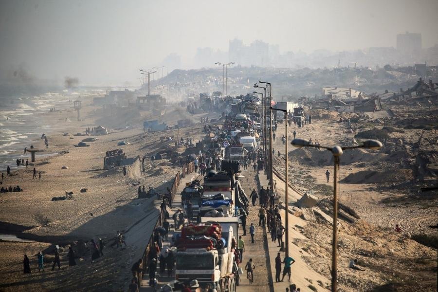 Milhares fogem da Faixa de Gaza