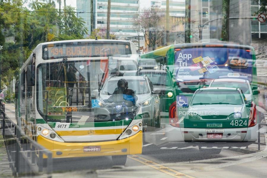 &Ocirc;nibus &eacute; principal alternativa para chegar ao trabalho
