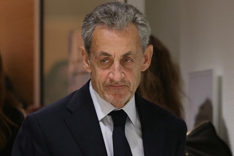 Justi&ccedil;a francesa condena Sarkozy a cinco&nbsp;anos de pris&atilde;o em caso de financiamento l&iacute;bio