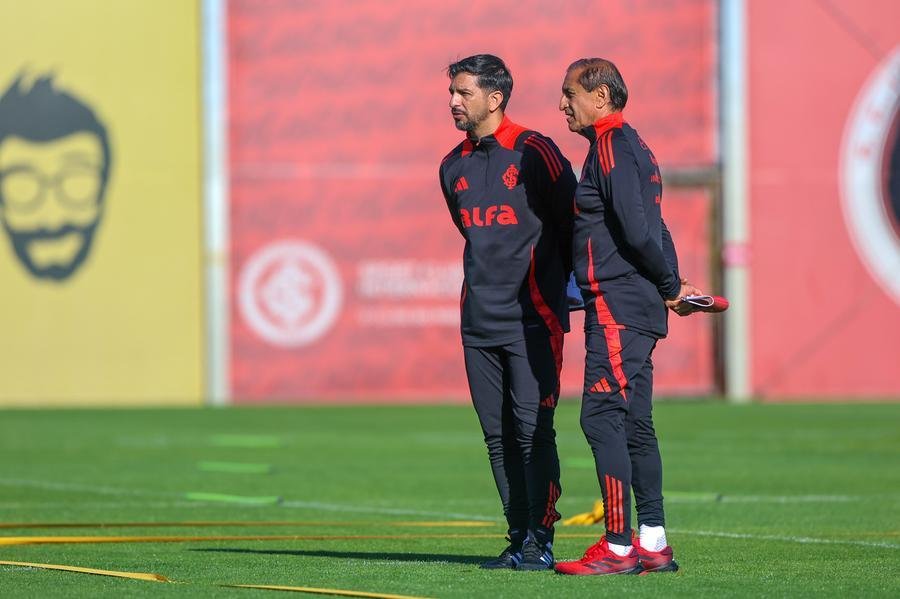 Emiliano e Ram&oacute;n D&iacute;az dividem as tarefas no comando t&eacute;cnico