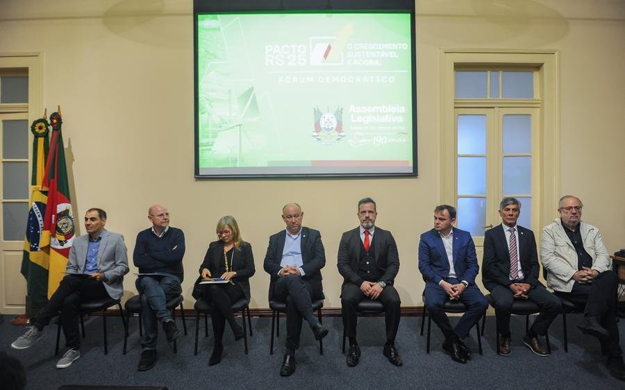 Pacto RS 2025 debate a nova ind&uacute;stria do Brasil e o desenvolvimento sustent&aacute;vel, no Pal&aacute;cio do MPRS