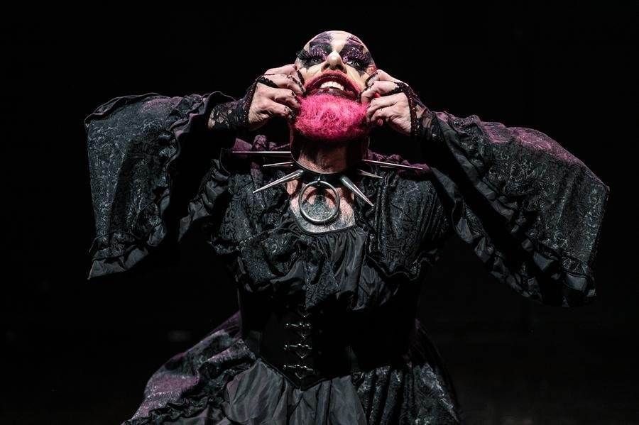 Show de humor, m&uacute;sica e teatro apresentado pela drag queen Zuleikona tem sess&atilde;o neste s&aacute;bado, na Zona Cultural