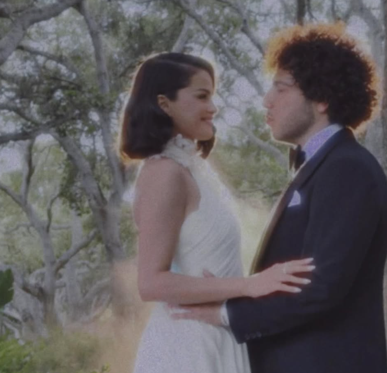 Selena Gomez se casou com Benny Blanco em cerim&ocirc;nia realizada na cidade de Santa Barbara