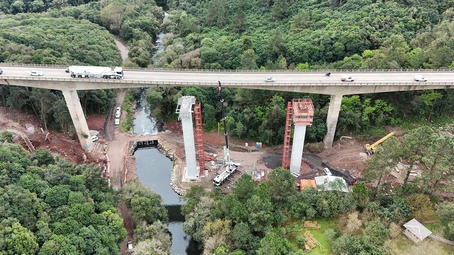A duplica&ccedil;&atilde;o da ponte  sobre o Arroio  Tega est&aacute; 55% conclu&iacute;da