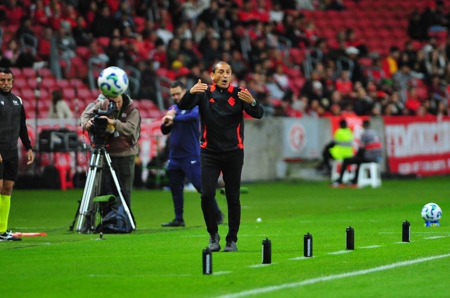 Ram&oacute;n D&iacute;az pediu que a torcida volte a apoiar o time colorado