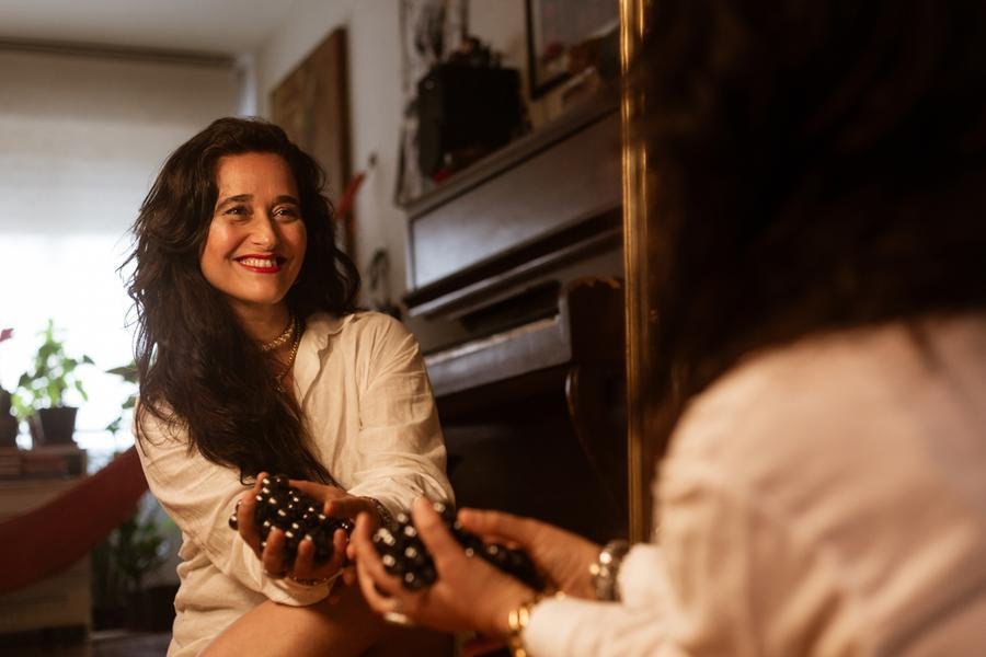 Bel Medula &eacute; o nome art&iacute;stico de Isabel Nogueira, compositora, performer, pianista e pesquisadora radicada em Porto Alegre