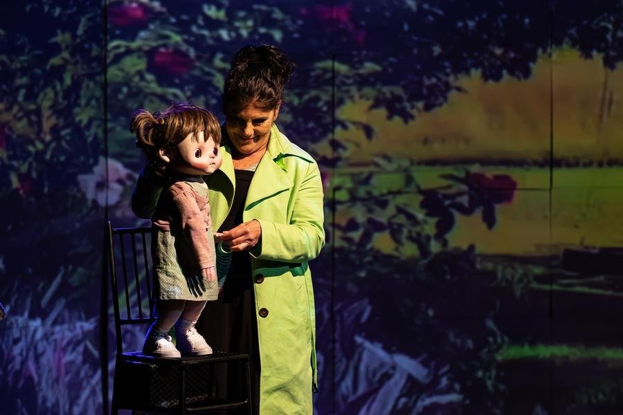Liane Venturella na pe&ccedil;a teatral 'A Menina dos Olhos d'&Aacute;gua'