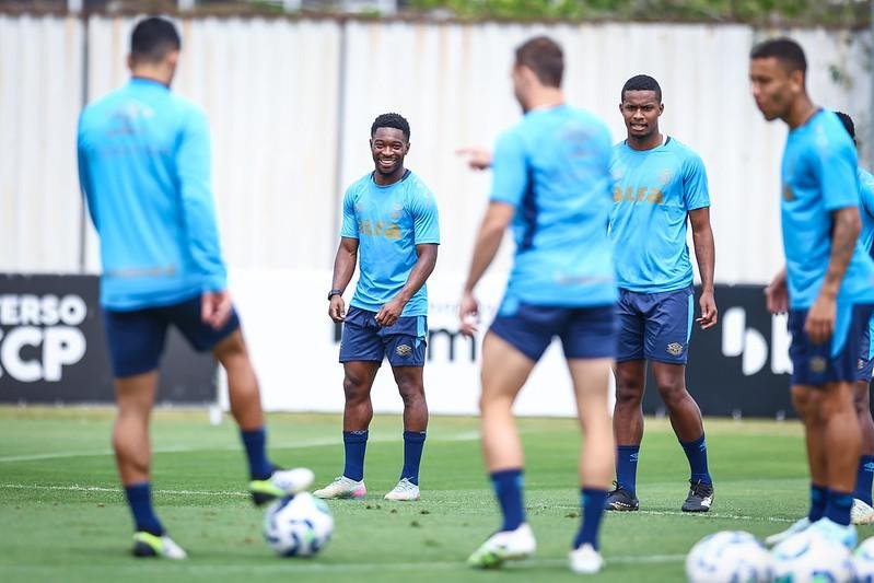 Gr&ecirc;mio entra em campo para encarar o Red Bull Bragantino