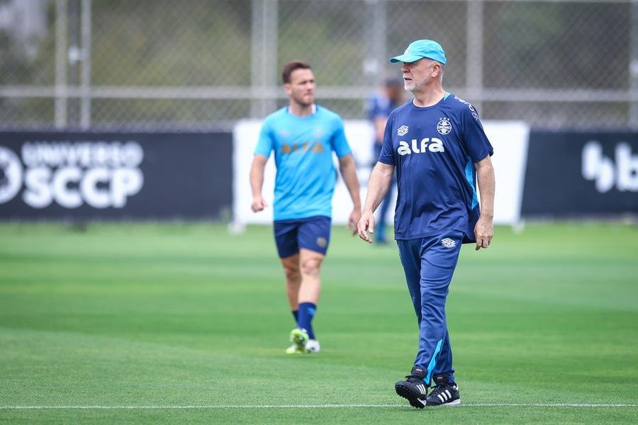 Mano Menezes comanda o Tricolor contra o Bragantino